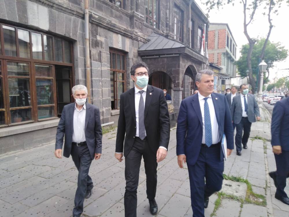 CHP'li Vekiller Kars'a Çıkarma Yaptı 10