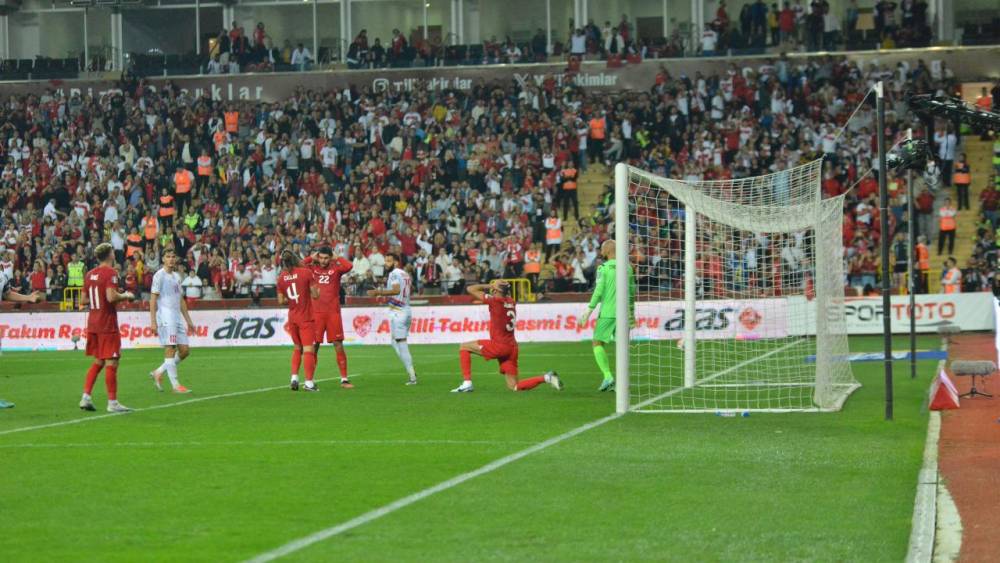 Türkiye-Ermenistan Maçı Berabere Bitti 15