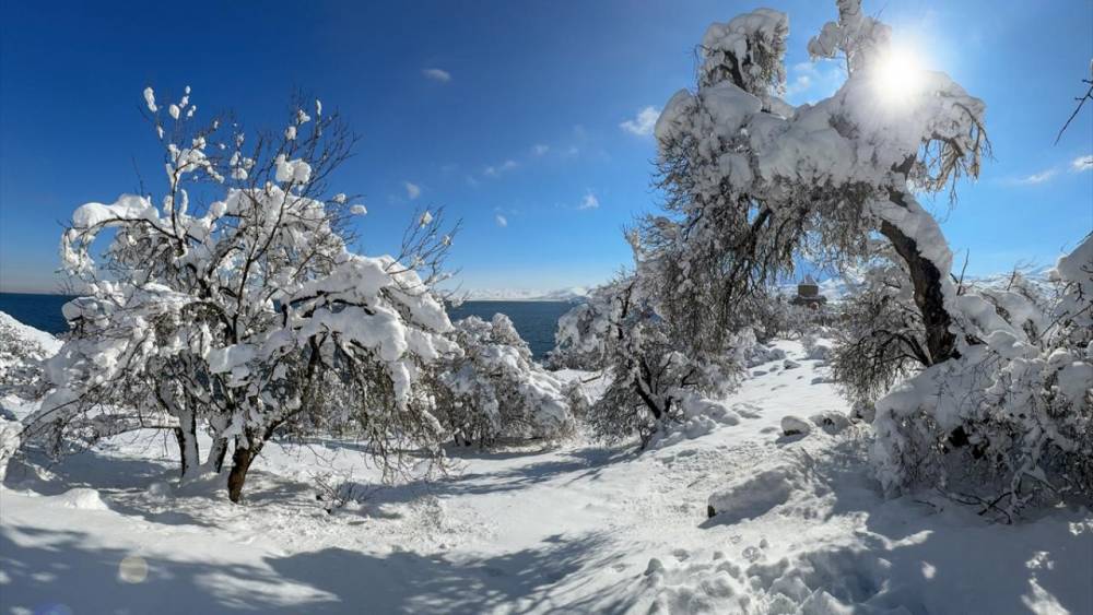 'Akdamar Adası' Beyaz Örtüsüyle Büyülüyor! 11