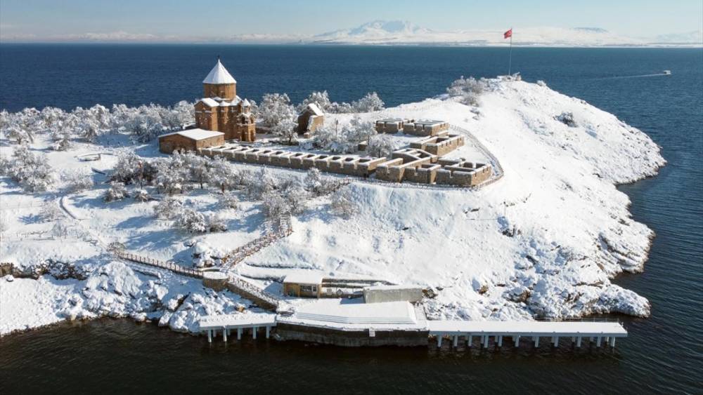 'Akdamar Adası' Beyaz Örtüsüyle Büyülüyor! 6