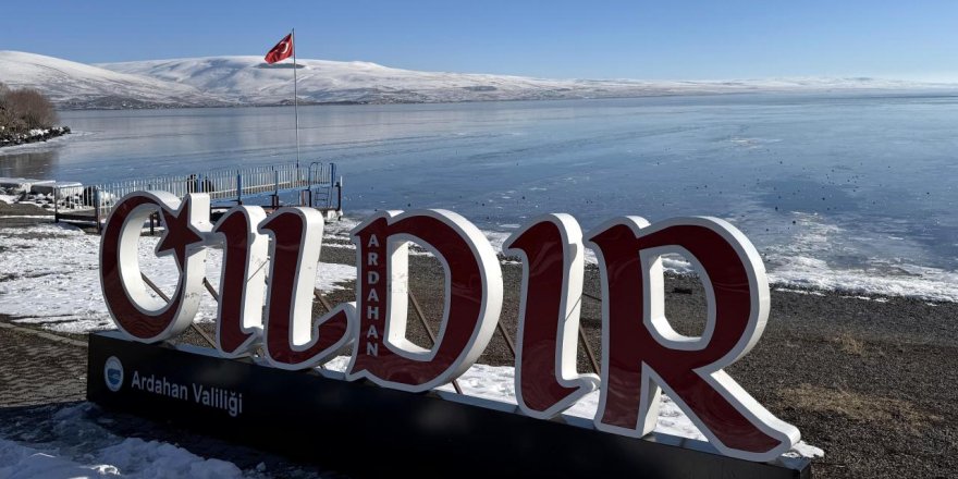 Çıldır Gölü'nde Buz Şenliği.. Snowboard Gösterileri ve Kültürel Etkinlikler!