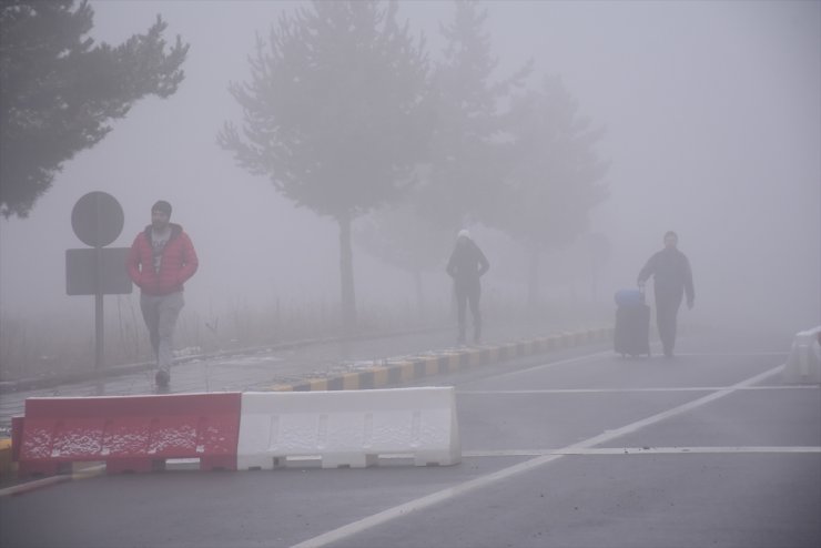 Kars'ta Hava Ulaşımına Kar Ve Sis Engeli