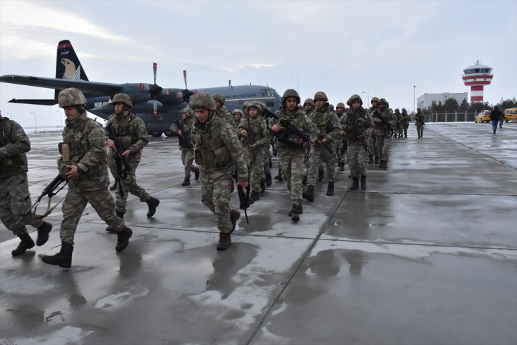 Kars'tan 'Sınır'a Asker Sevkiyatı