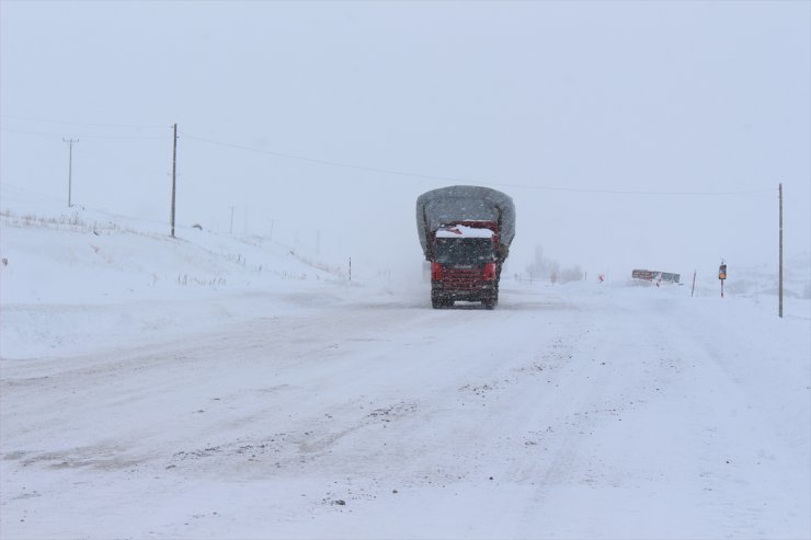 Bölgede 1609 Köy Yolu Ulaşıma Kapalı