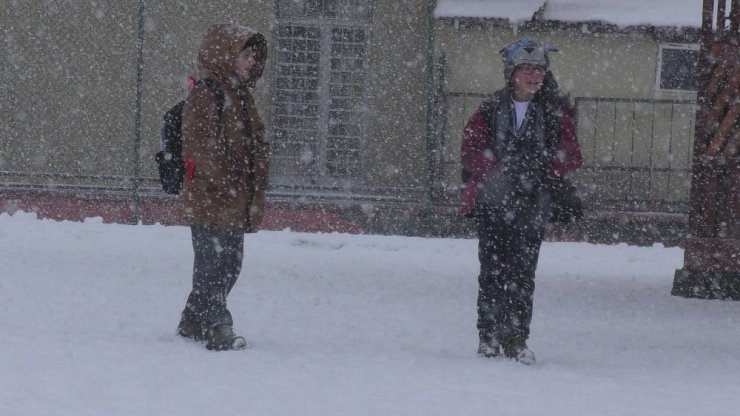 Ardahan’da Okullar Tatil Edildi