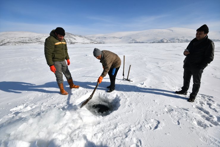 'Eskimo Usulü' Balık Avlıyorlar