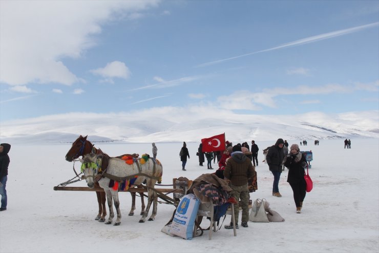 Çıldır Gölü Turistleri Cezbediyor