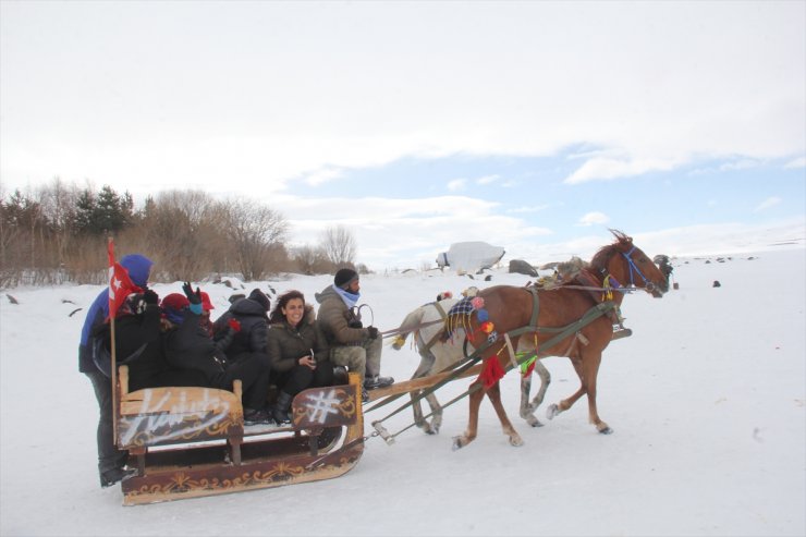 Çıldır Gölü Turistleri Cezbediyor