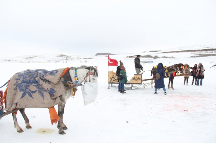 Çıldır Gölü Turistleri Cezbediyor