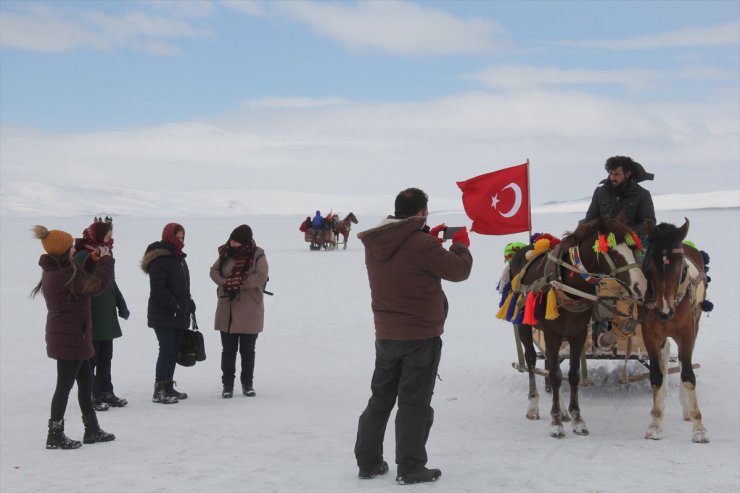 Çıldır Gölü Turistleri Cezbediyor