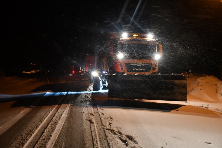 Tendürek Geçidi'nde Ulaşıma Kar Engeli