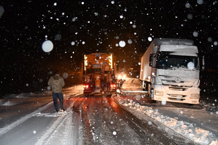 Tendürek Geçidi'nde Ulaşıma Kar Engeli