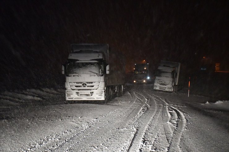 Tendürek Geçidi'nde Ulaşıma Kar Engeli