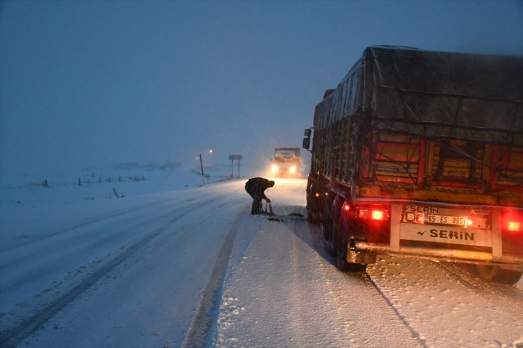 Tendürek Geçidi'nde Ulaşıma Kar Engeli