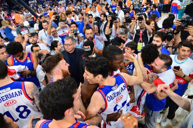 'Anadolu Efes' Şampiyon Oldu