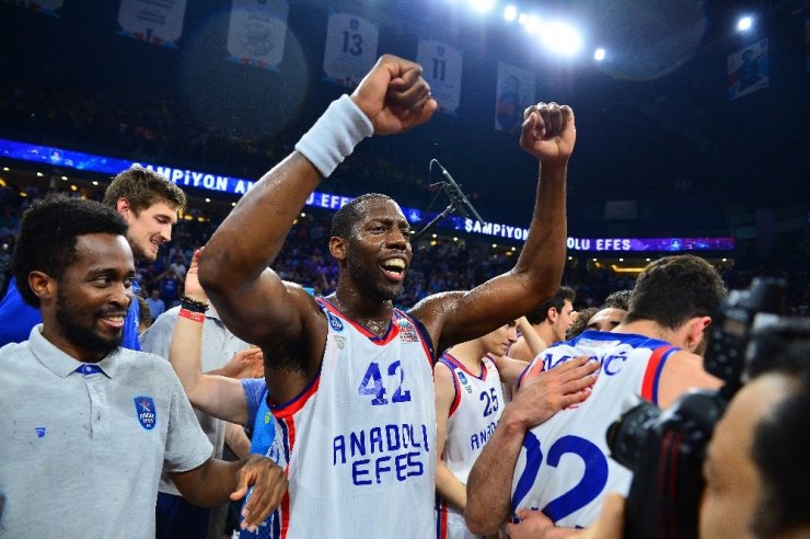 'Anadolu Efes' Şampiyon Oldu