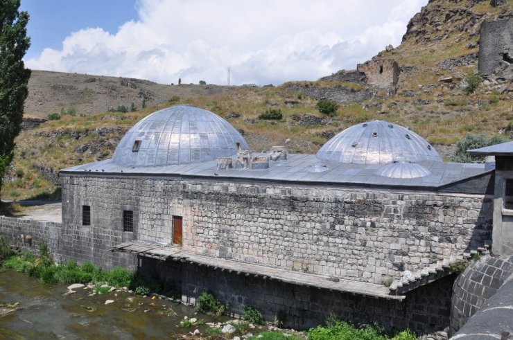 Tarihi Hamamların 'Restorasyon'u Durdu