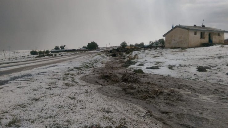 Ardahan’da Dolu Yağışı Hayatı Felce Uğrattı