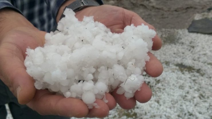 Ardahan’da Dolu Yağışı Hayatı Felce Uğrattı