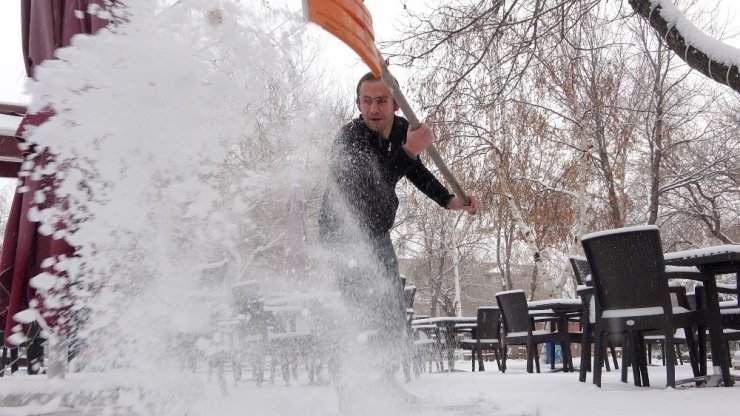 Ardahan’a Beklenen Kar Yağdı