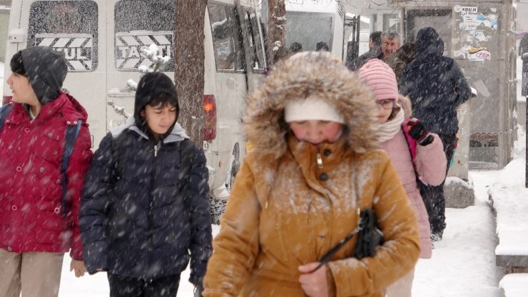 Ardahan’a Beklenen Kar Yağdı