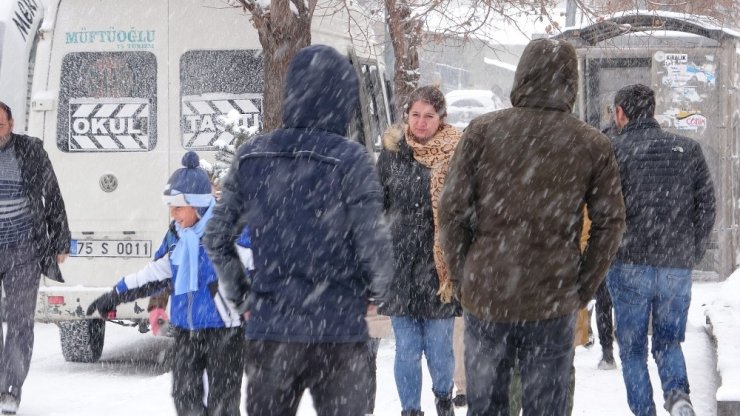 Ardahan’a Beklenen Kar Yağdı