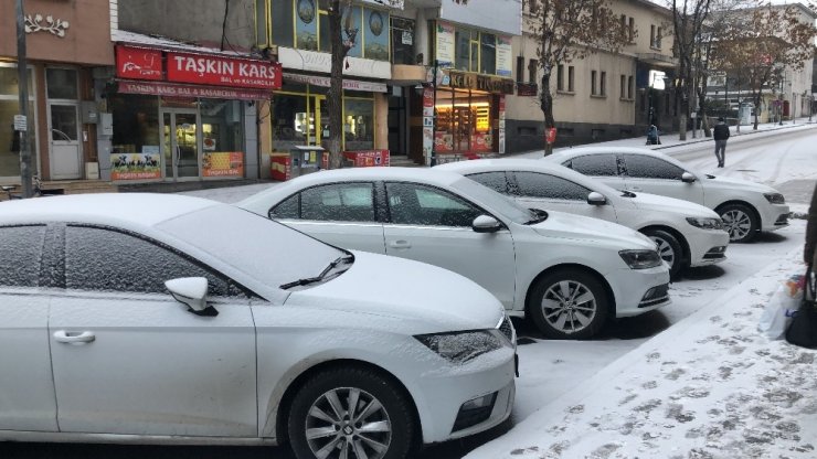 'Kars ve Bölge'de Kar Yağışı Etkili Oluyor