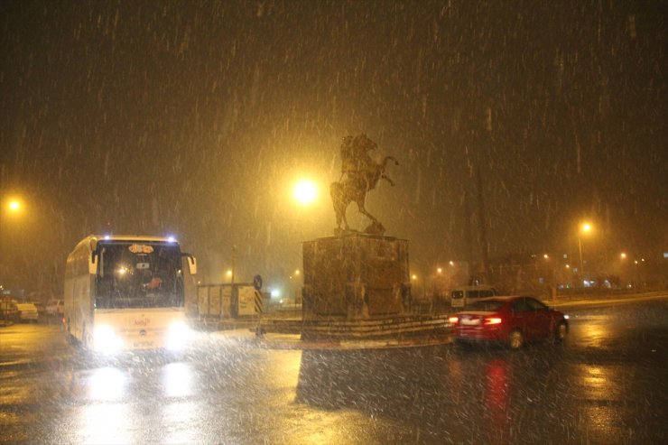 Kars'ta Kar Yağışı Etkisini Sürdürüyor