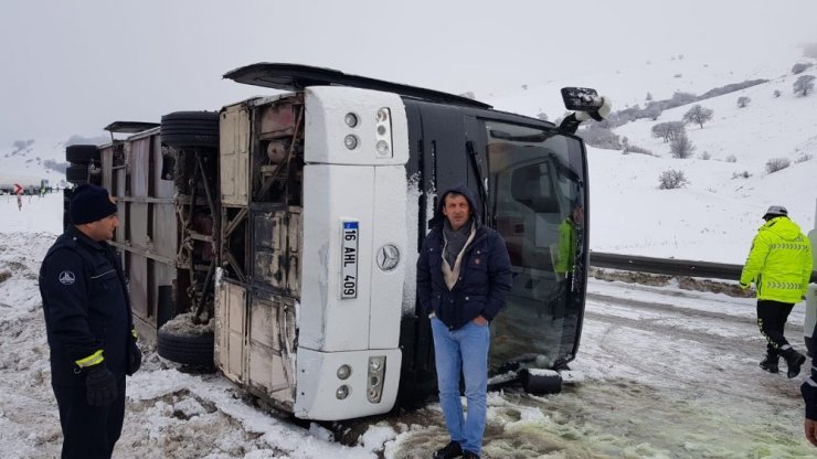 Bursasporlu Taraftarların Otobüsü Devrildi