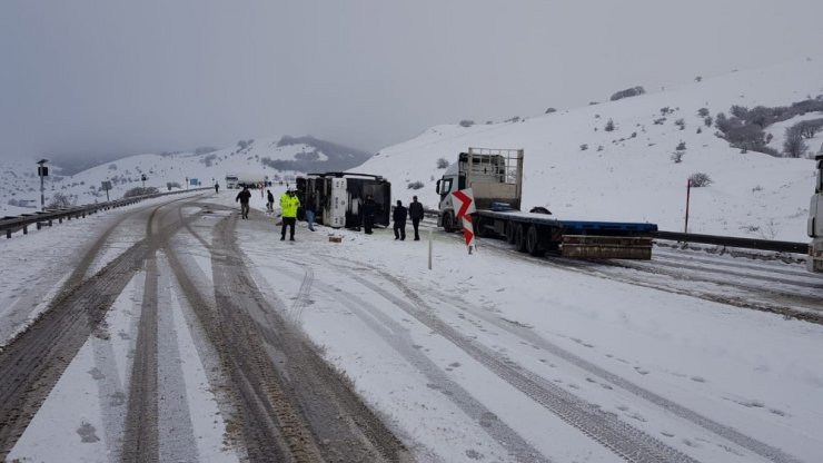 Bursasporlu Taraftarların Otobüsü Devrildi