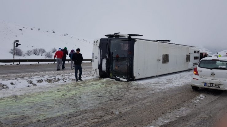 Bursasporlu Taraftarların Otobüsü Devrildi