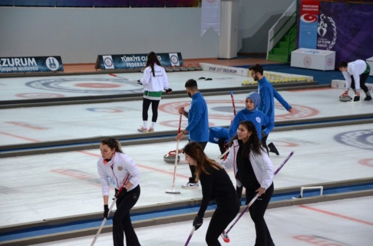 Erzurum’da ‘Curling Unilig’ Şampiyonası