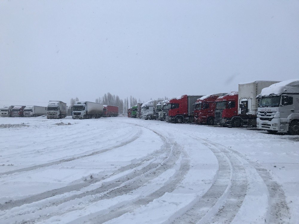 Iğdır | Doğubayazıt Yolu TIR Trafiğine Kapatıldı