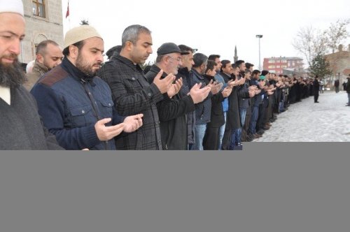 Kars’ta Halep İçin Gıyabi Cenaze Namazı Kılındı