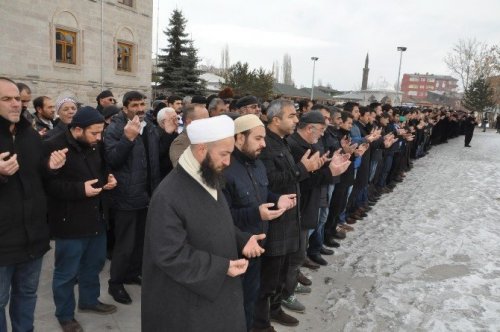 Kars’ta Halep İçin Gıyabi Cenaze Namazı Kılındı