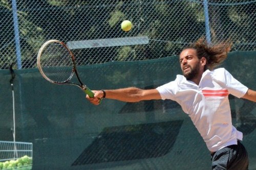 Suriye’li Tenisçi Türkiye’de Kortlara Geri Döndü